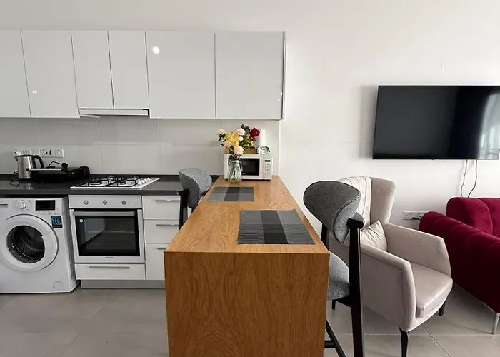 Caesar & & Spacious Avgorou