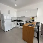 Caesar & & Spacious Apartment