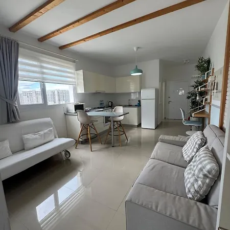 Caesar & & Spacious アパート